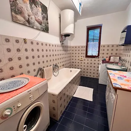 Lubi Apartman *